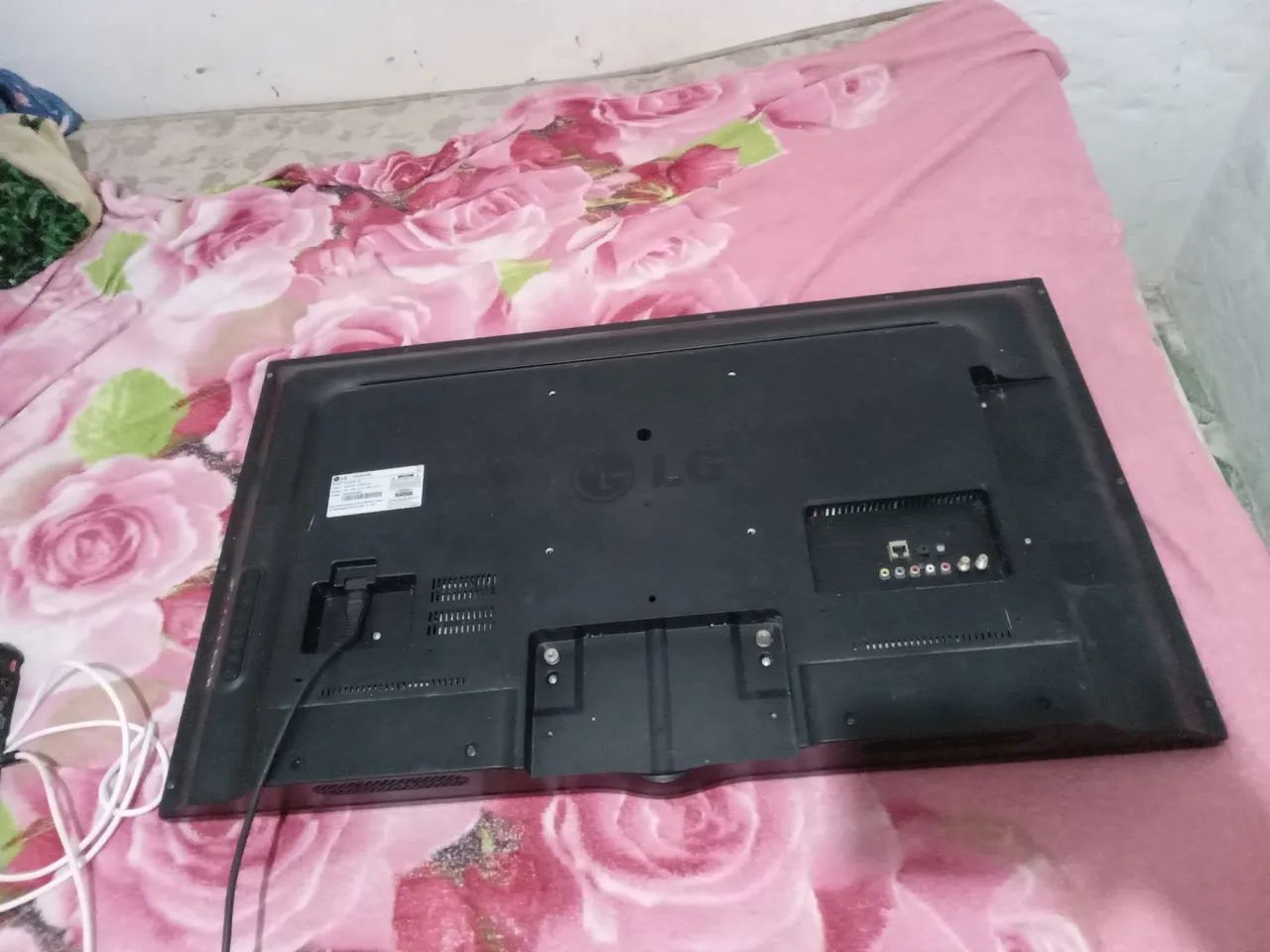 Vendo TV Samsung 43 polegadas com defeito sai o som normal as vezes a imagem  - Foto 2