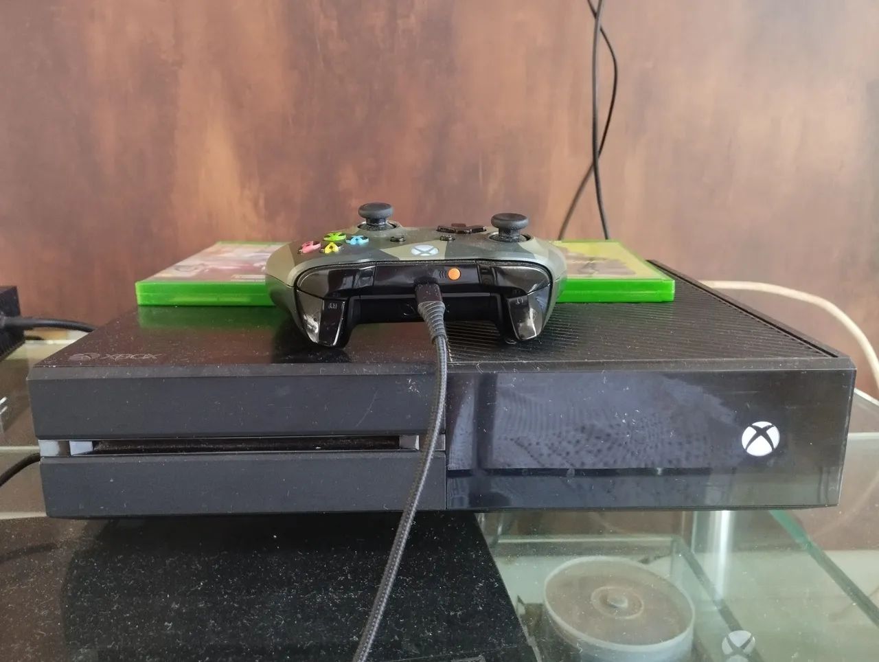 Xbox One 2 jogos e 2 controles - Foto 2