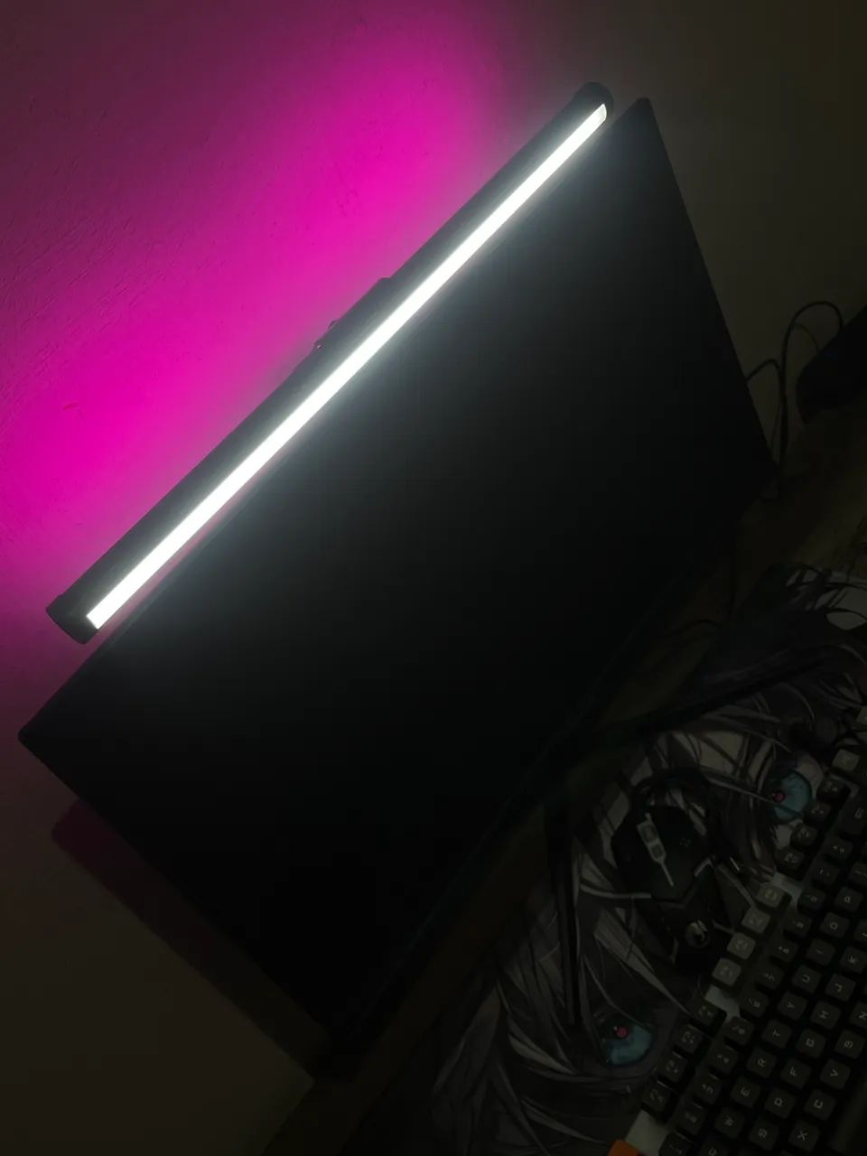 Monitor 24 polegadas, tela curva, 180 fps + light bar