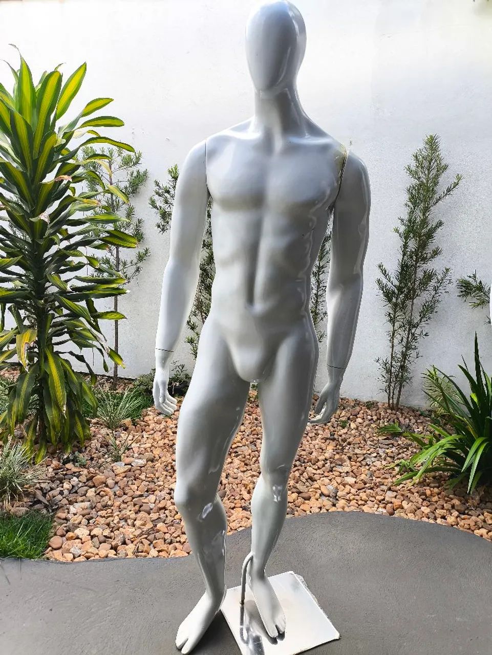 Manequins masculinos (tamanho 38 e 44) brancos - Foto 4