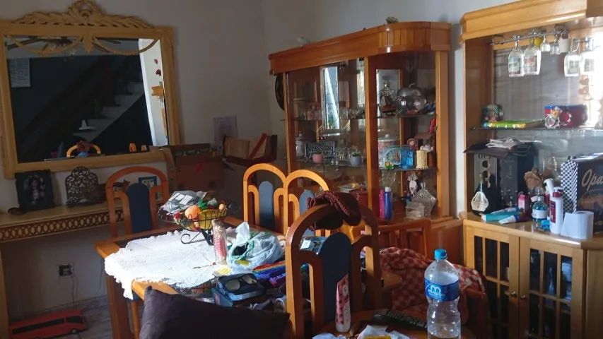 mesa de vidro, 8 cadeiras e cristaleira - Foto 4