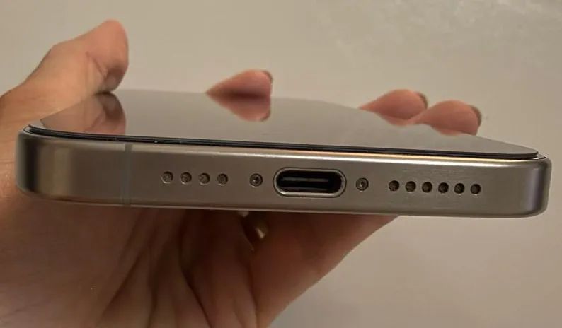 iPhone 15 Pro Max - 256 GB - Foto 2