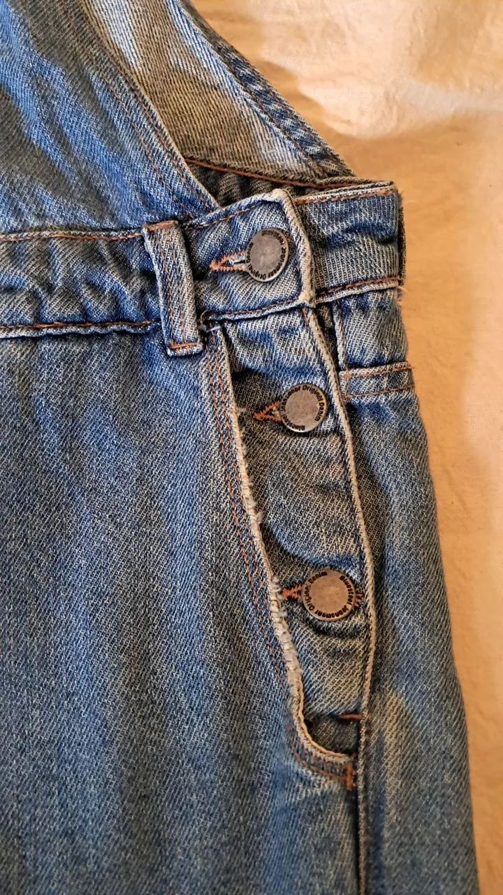 Macacão jeans C&A tam G - Foto 3