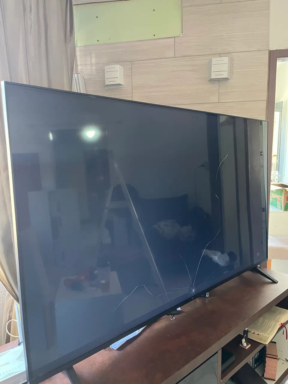 LG 65" 4K - Tela quebrada - Para peças - Foto 2