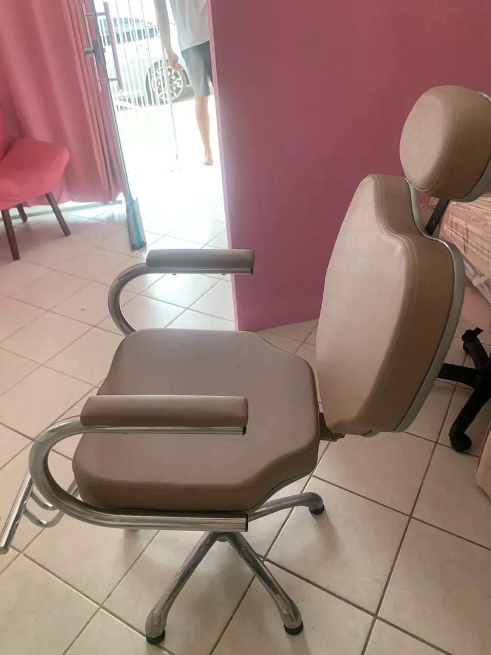 Vendo cadeira de studio / salão  - Foto 2