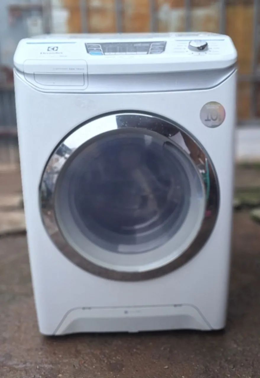 Lava e seca electrolux 9kg lsi09 127v p/ arrumar ou p/peças 