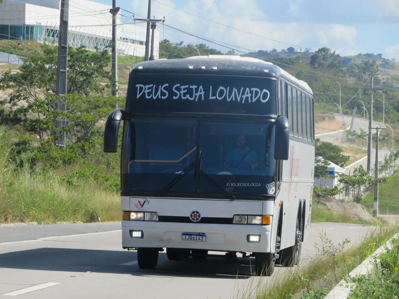 Vendo ou troco por van - Foto 2