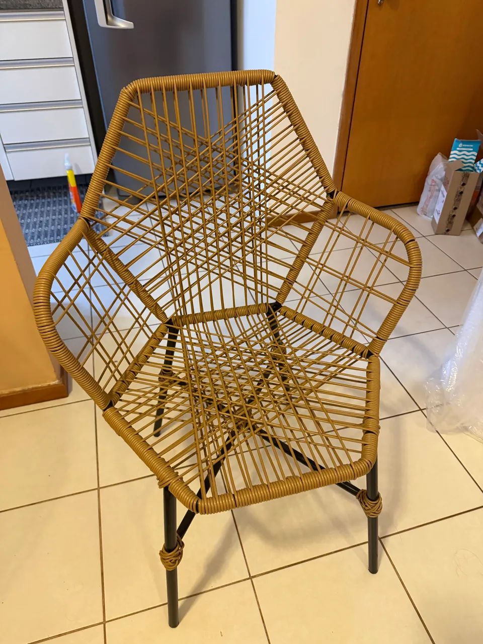 Conjunto 4 Cadeiras Modernas - 2 Eames + 2 em Fibra - Foto 3