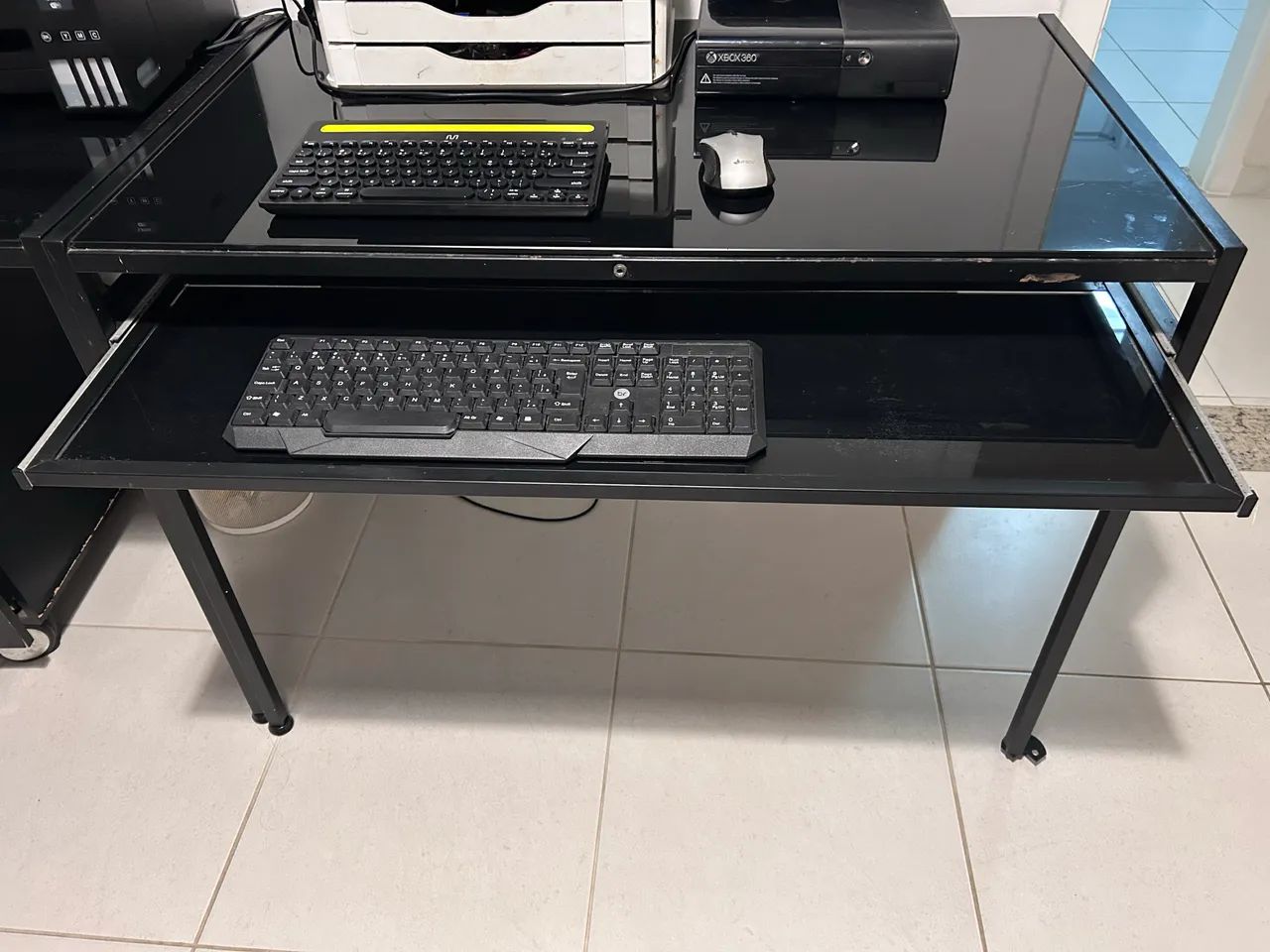 Conjunto mesa de escritório e gaveteiro 