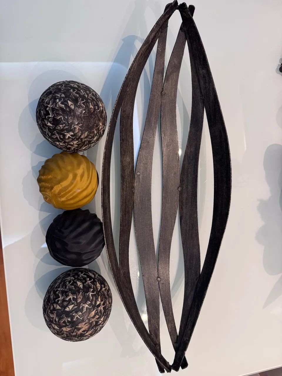 Peça decorativa com bolas