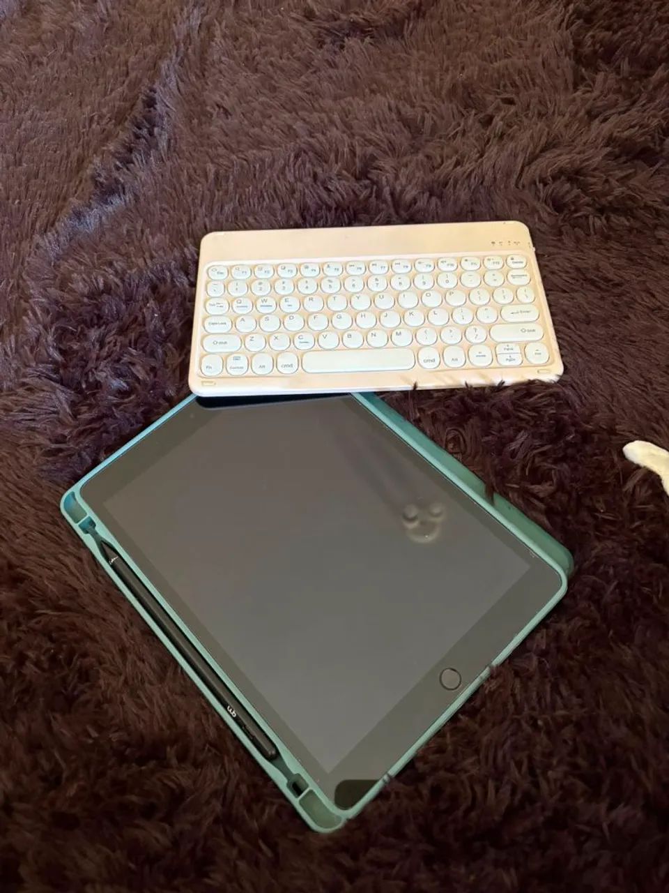 Vendo IPAD 9° GERAÇÃO 64GB COM CANETA E TECLADO  - Foto 3