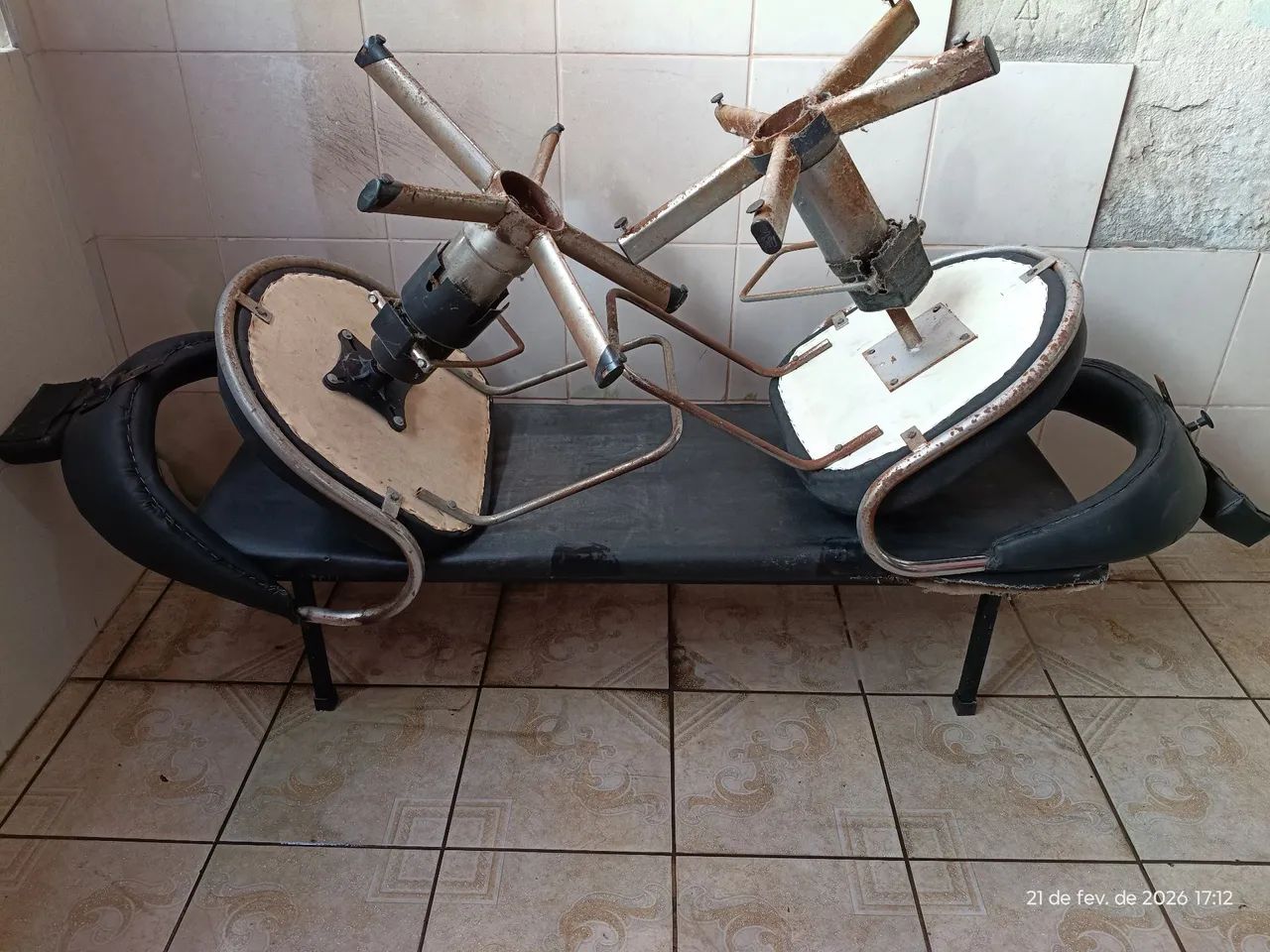 Doação Cadeiras para salão e banco - Foto 5