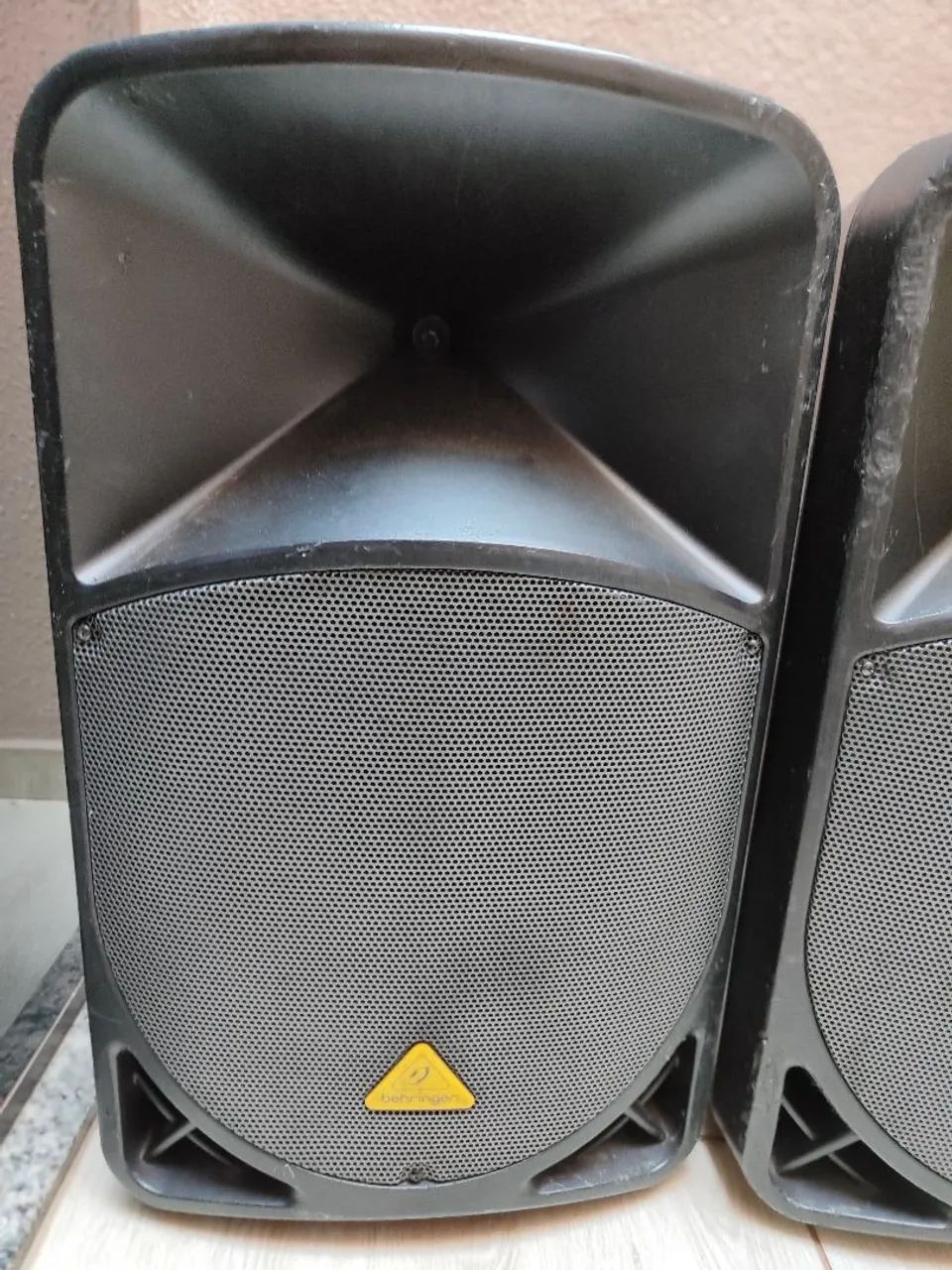 Caixa de Som Ativa Behringer Eurolive B115MP3 - Foto 2