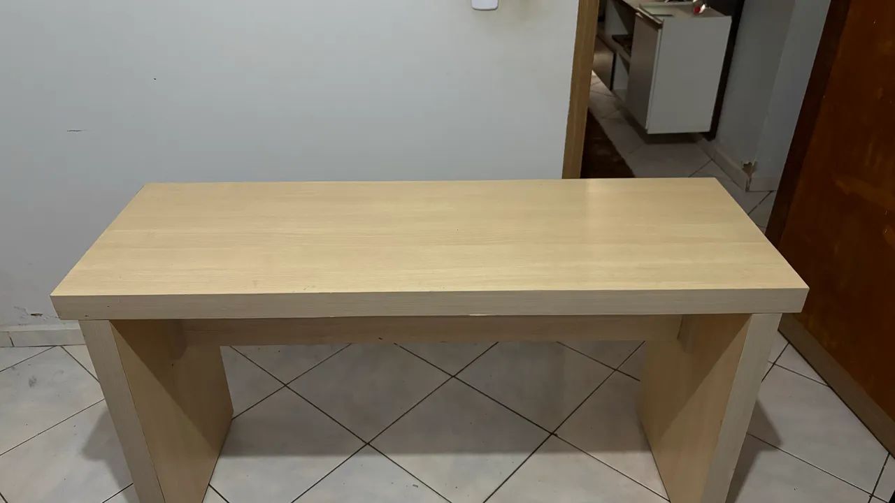 Mesa de Madeira com Design Moderno e Acabamento Amadeirado - Foto 2