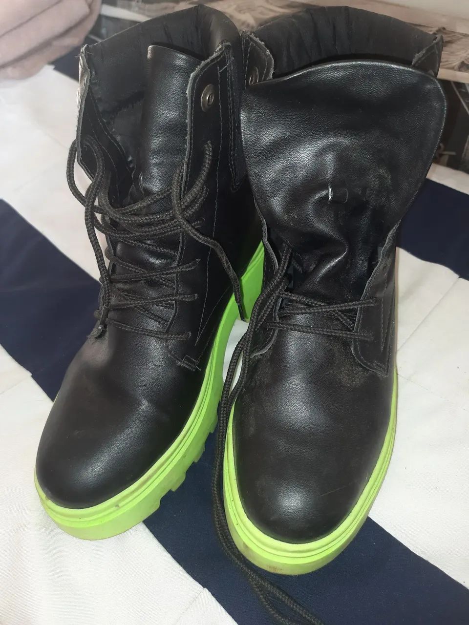 Bota preta e verde - Foto 2