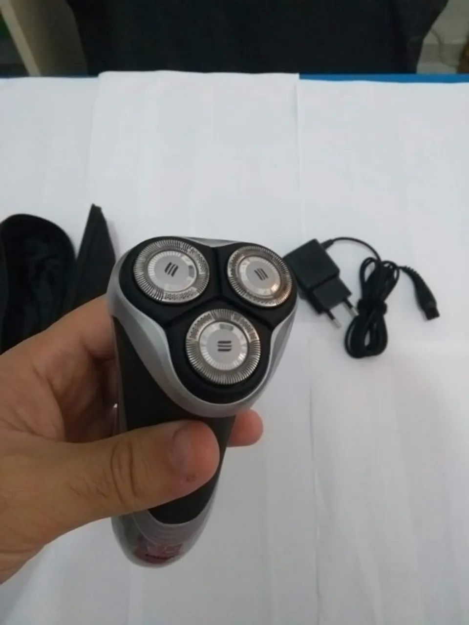 Barbeador elétrico Philips - Foto 4