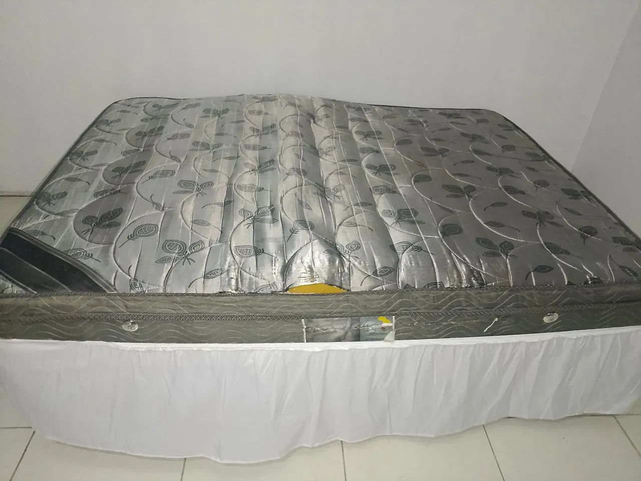 Vendo cama box de casal 