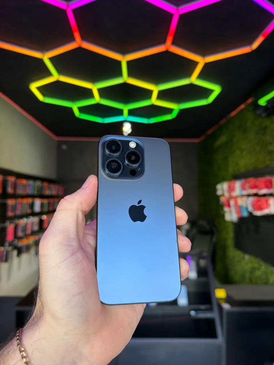 IPHONE 15 PRO 128G. 