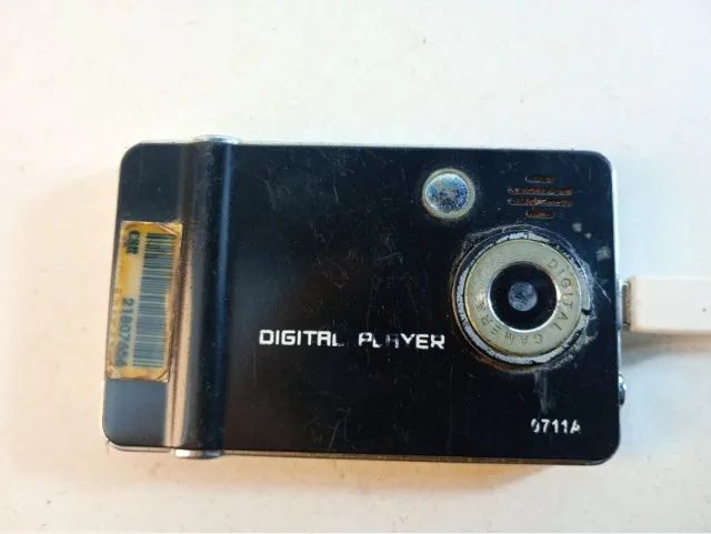 MP5 Player Titan 2GB Antigo Com Camera Radio Retro Y2K