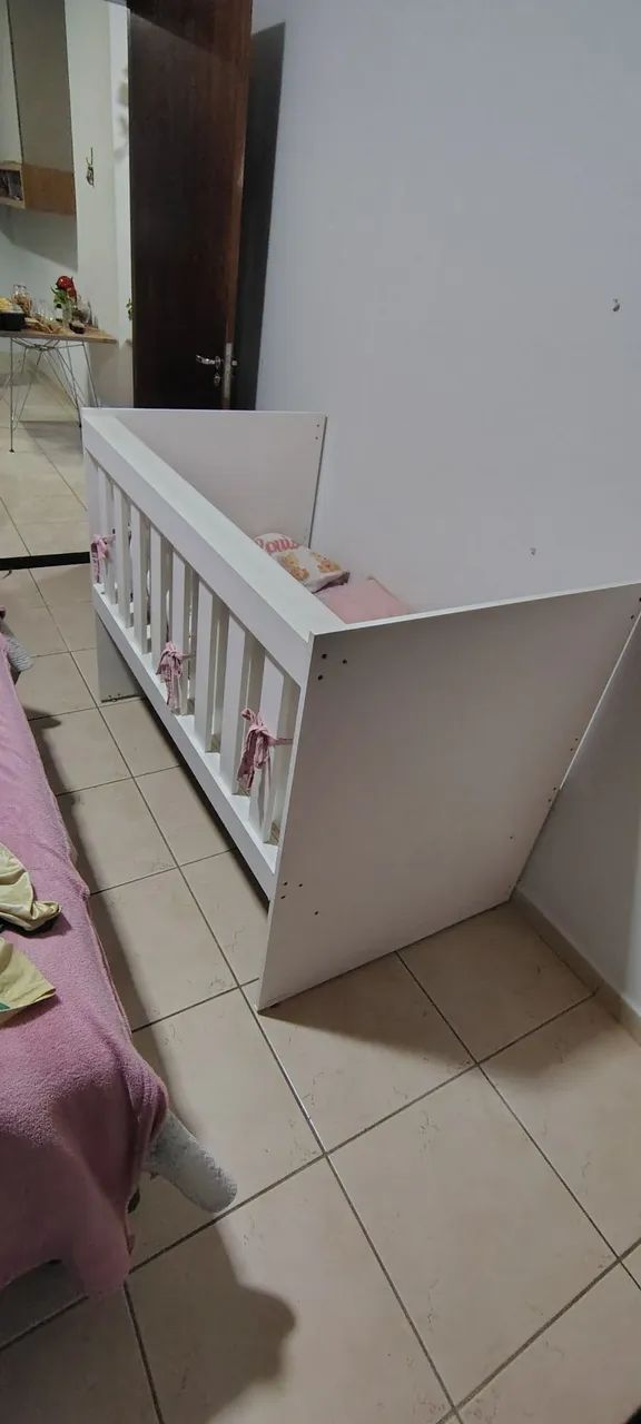 Vendo. Berço, bebê conforto, carrinho, banheira.