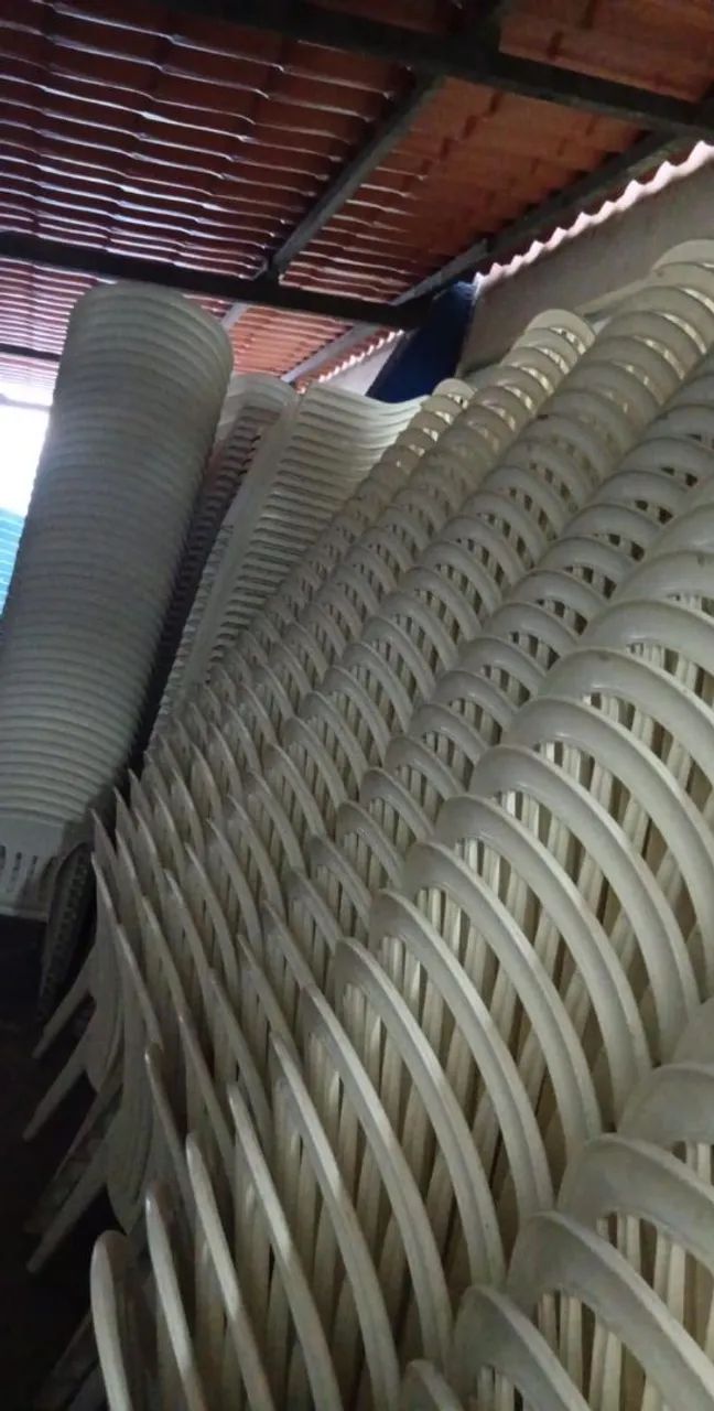 351 CADEIRAS DE PLASTICO COM BRAÇO  - Foto 3