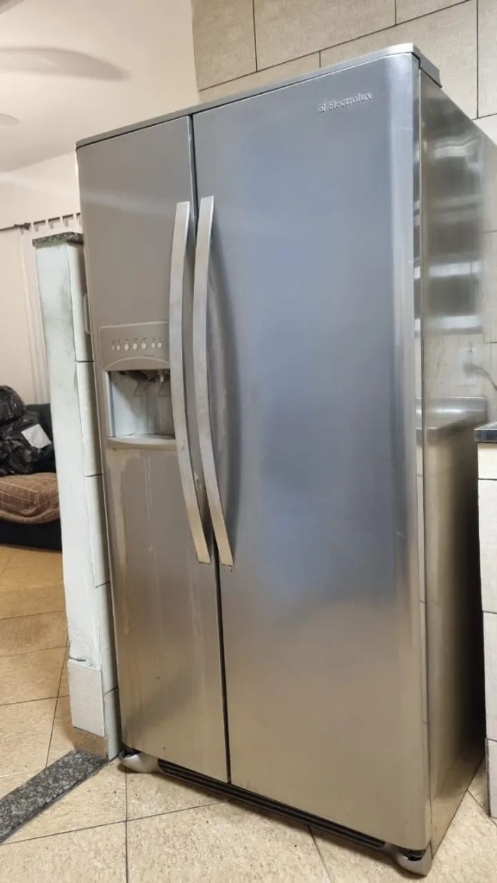 Geladeira Side By Side Gelo e água Eletrolux