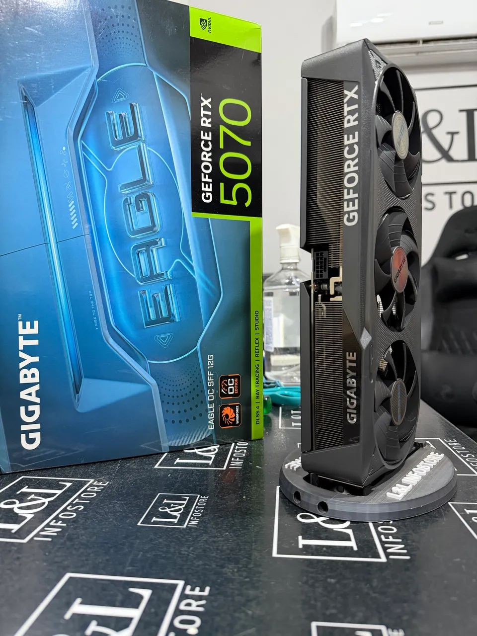 RTX 5070 12GB GIGABYTE EAGLE OC - Foto 2