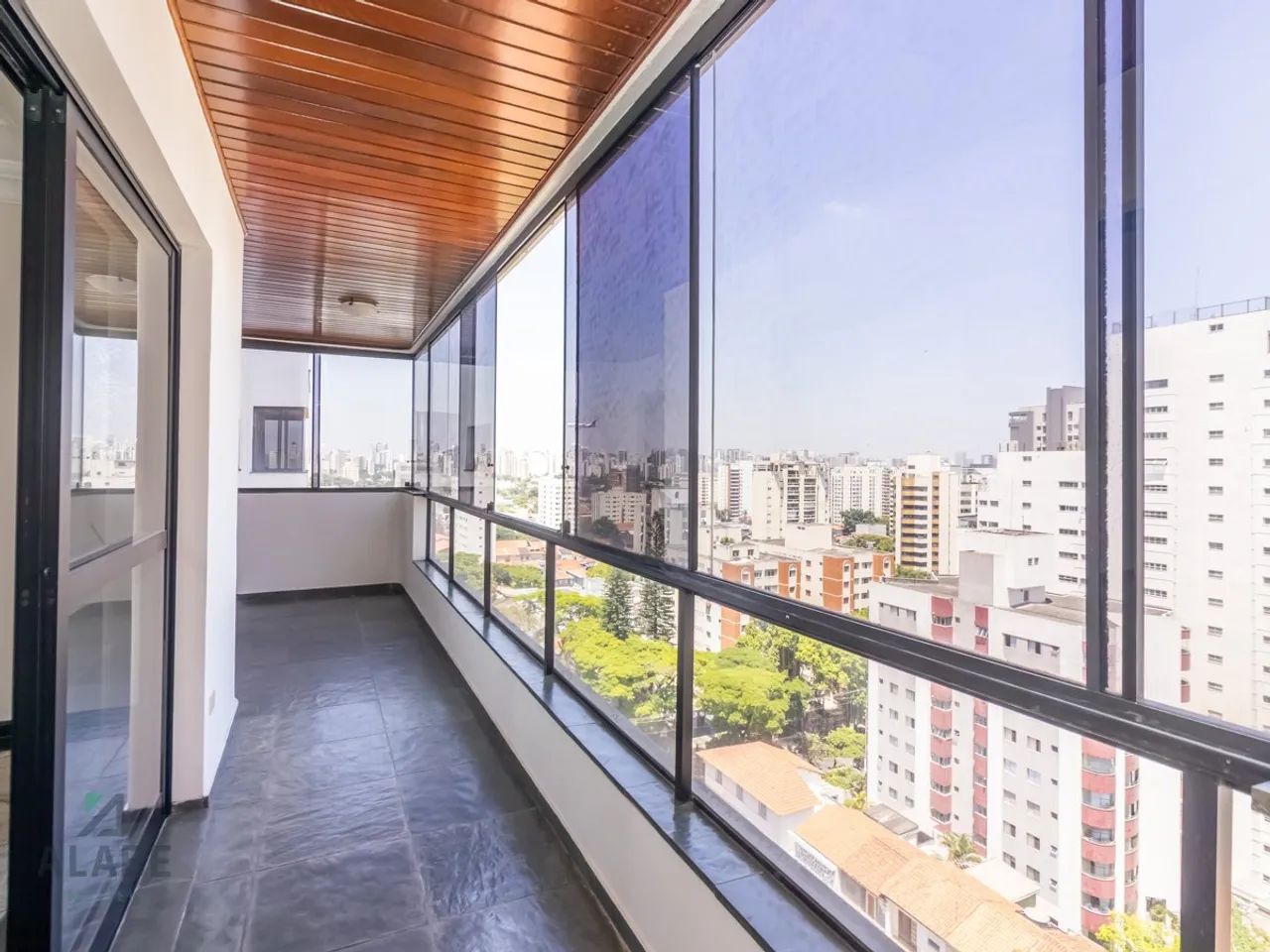 Apartamento para venda em Moema com 3 quartos, sendo 3 suítes, 249m² - Foto 4
