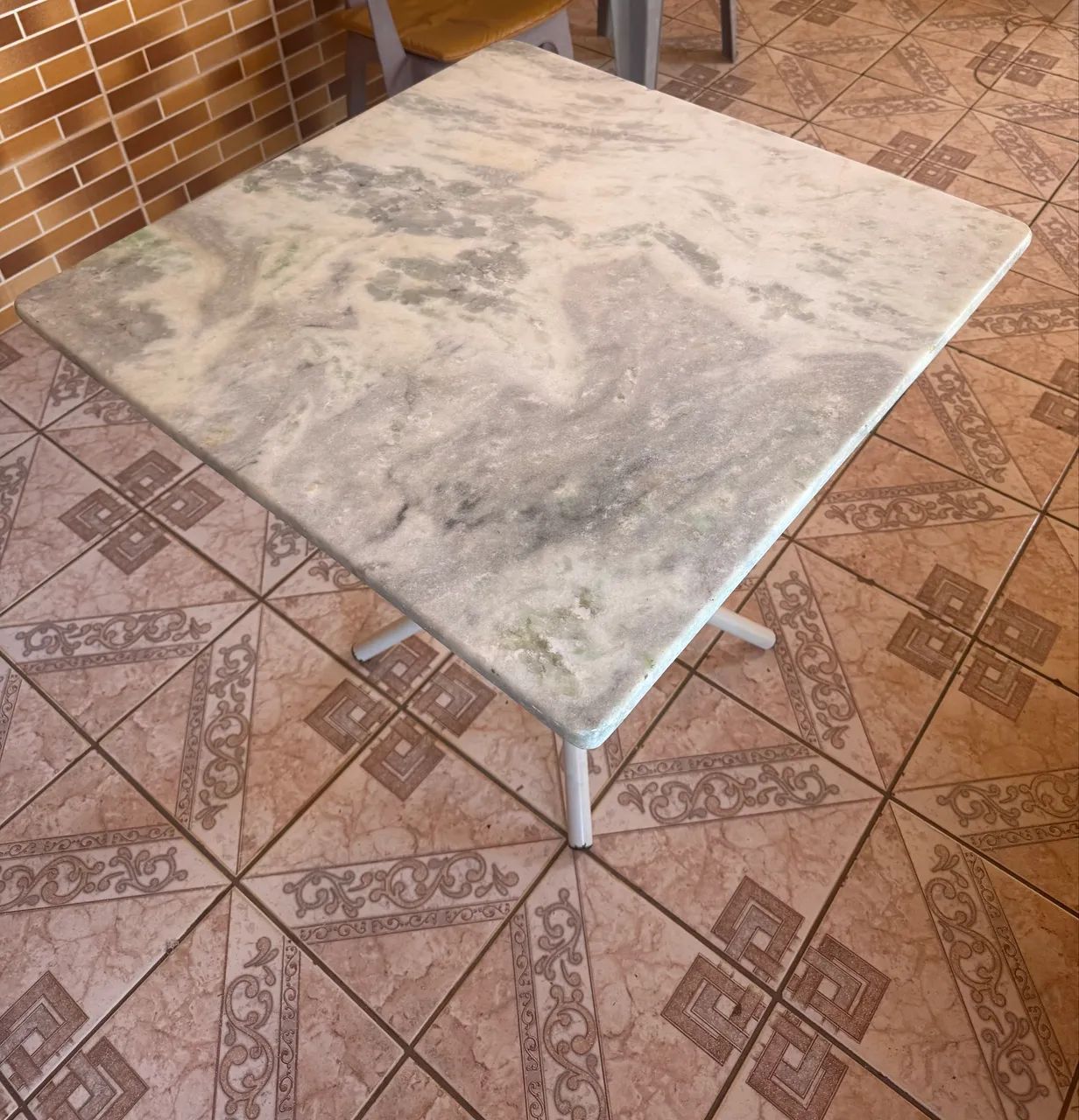 Mesa tampo de mármore com 4 cadeiras  - Foto 4