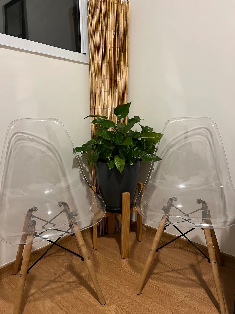 2 Cadeiras novíssimas transparente. 