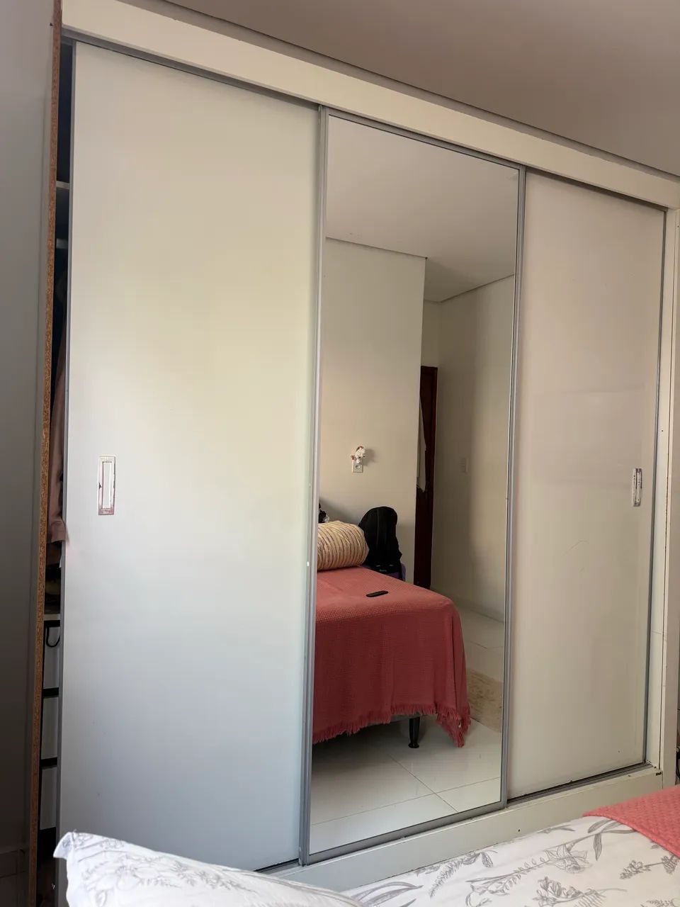 Vende-se guarda-roupas