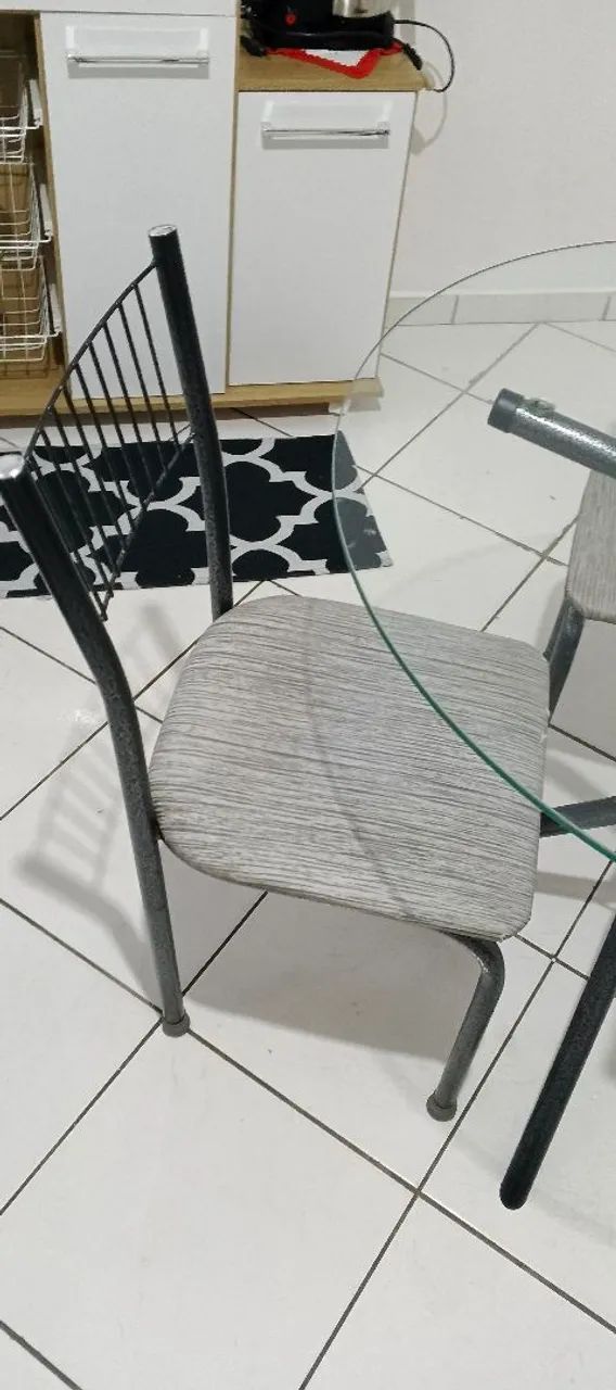 Mesa de vidro com duas cadeiras  - Foto 2