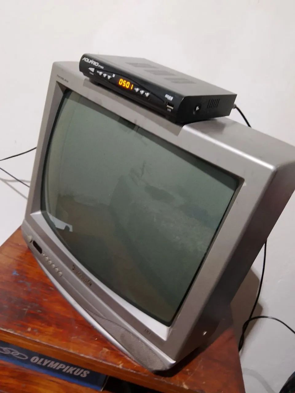 Tv 20 polegadas tubo com conversor digital 