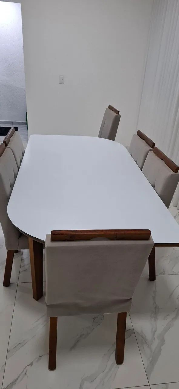 Mesa de madeira maciça 6 cadeiras. - Foto 3