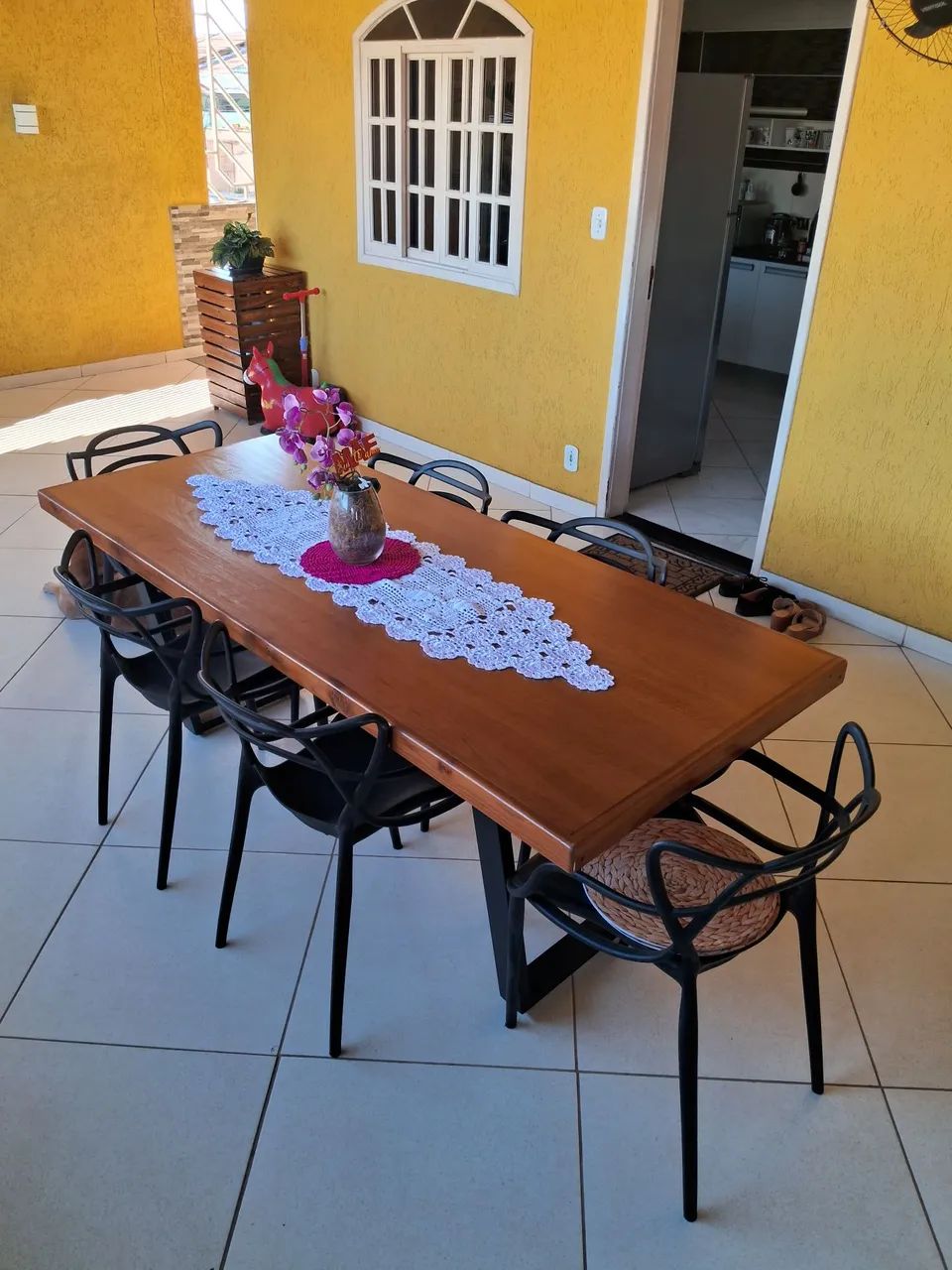 Mesa de madeira estilo industrial e 6 cadeiras modelo allegra 