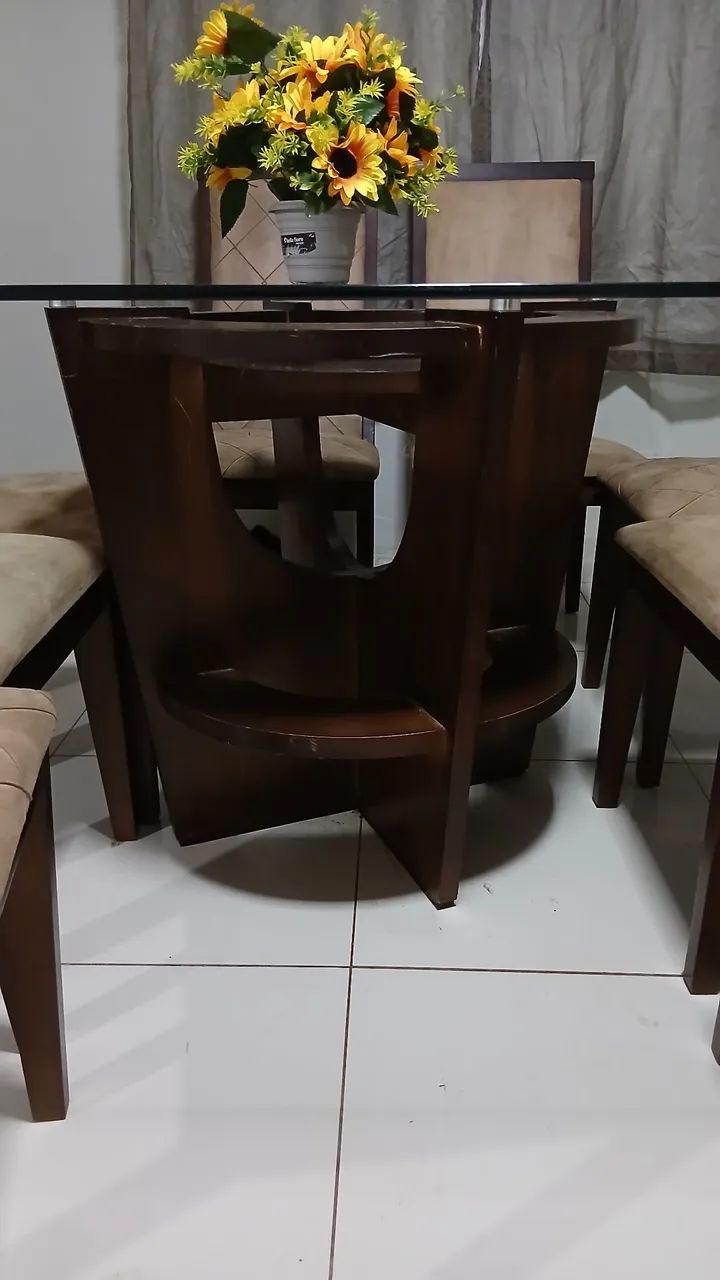 Mesa de jantar com tampo de vidro e  8 cadeiras  - Foto 4