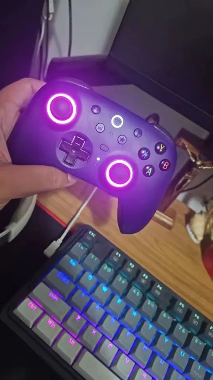 Controle Sem Fio 8BitDo Ultimate 2 com Base de Car. Tri-Mode Multi Plataforma Roxo - Foto 5