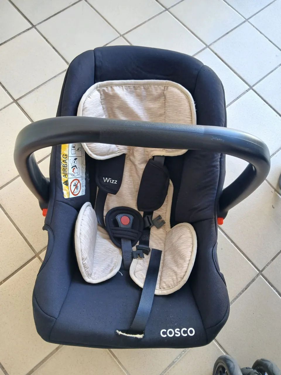 Carrinho de bebê com bebê conforto - Foto 2