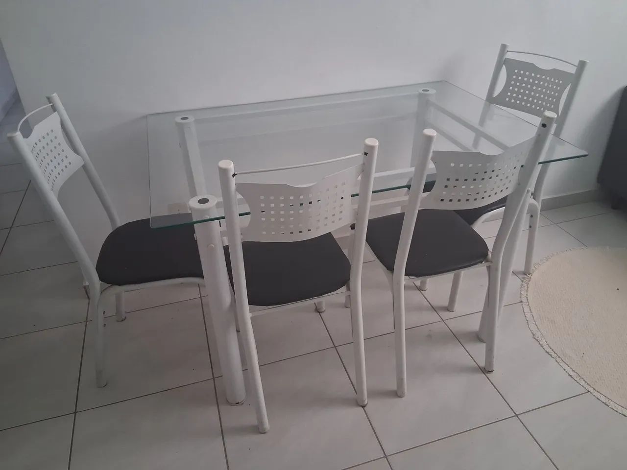 Mesa de vidro - com 4 Cadeiras  - Foto 3