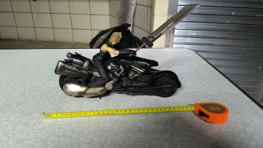 Cloud & Fenrir - Final Fantasy VII - Advent Children Movie - Play