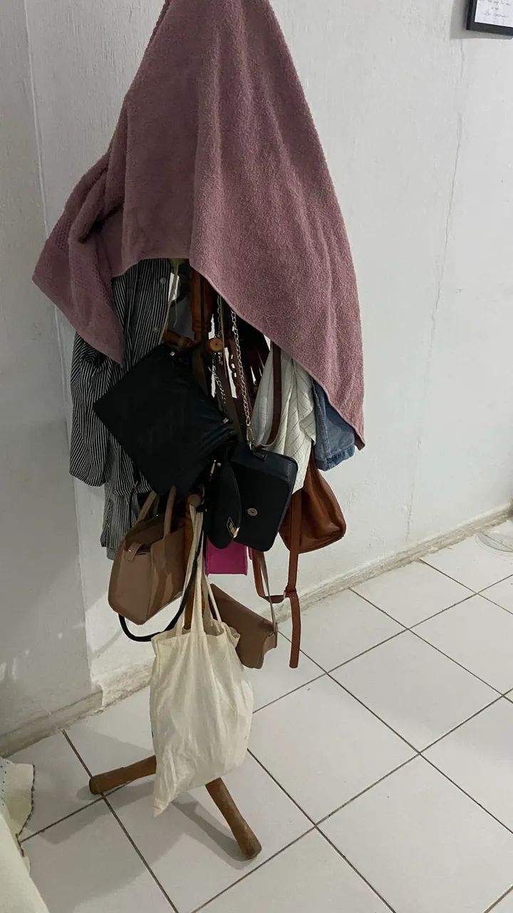 Vendo cabeceira, air freyer, cabideiro e ukulele - Foto 2