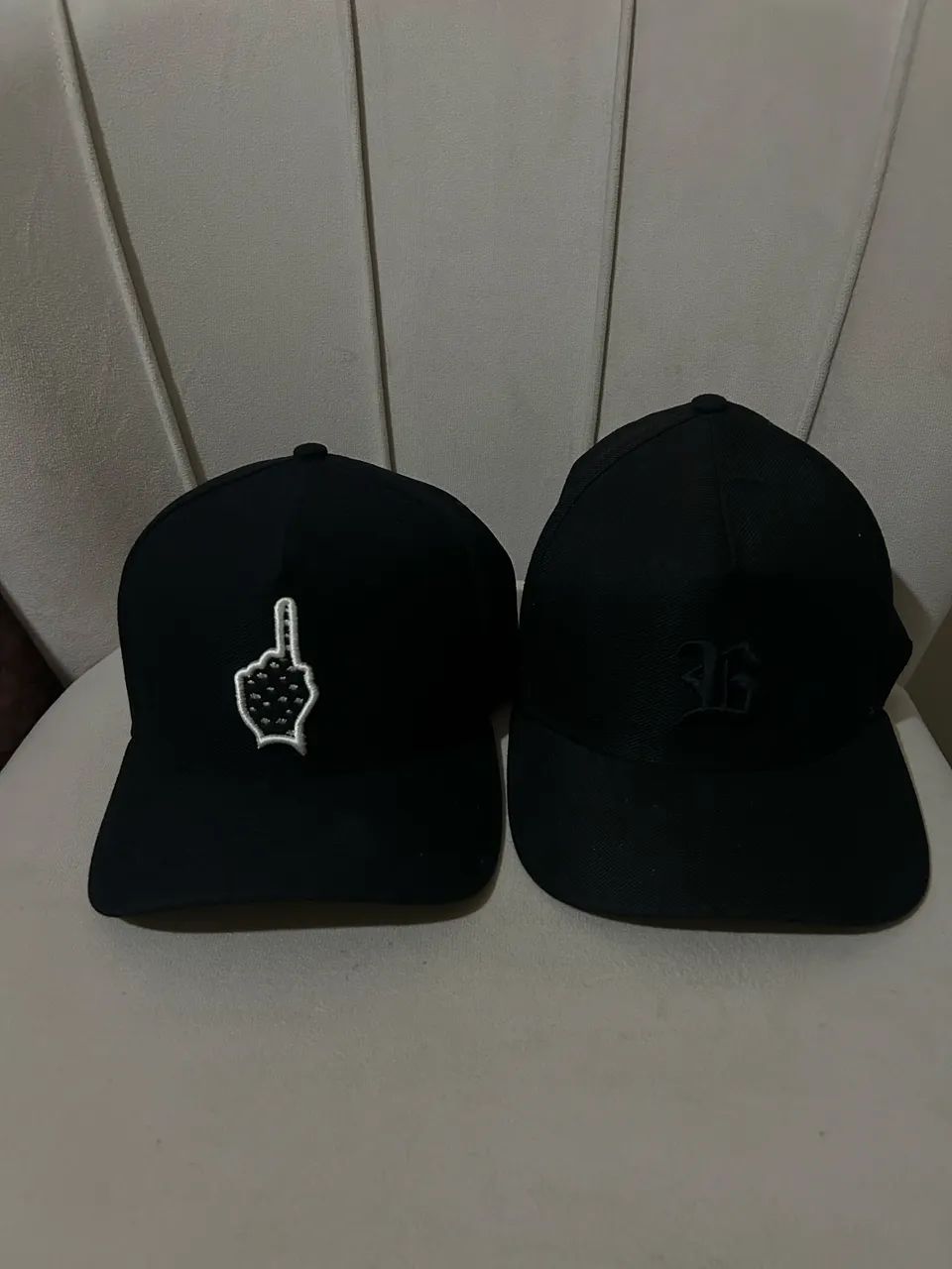 Juliete 150$ cada + Boné 100$ cada