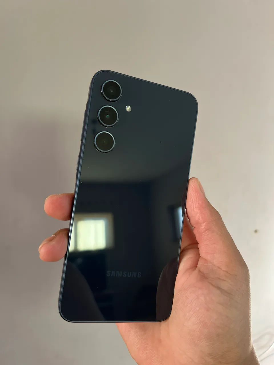 Vendo Samsung A35 5G com poblema no microfone, de resto funciona normal  - Foto 2