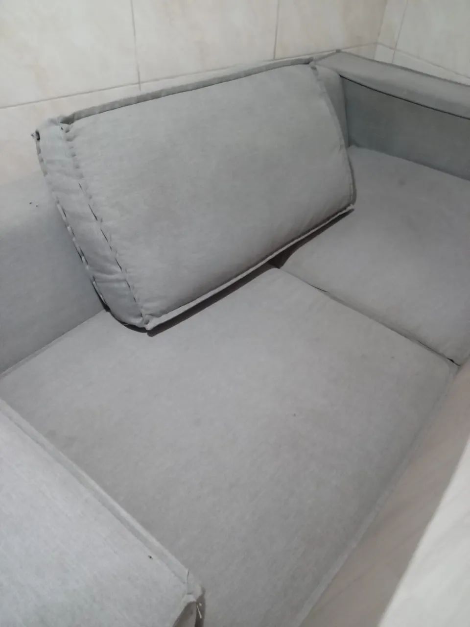 Two-Seat Sofa422082006116608001