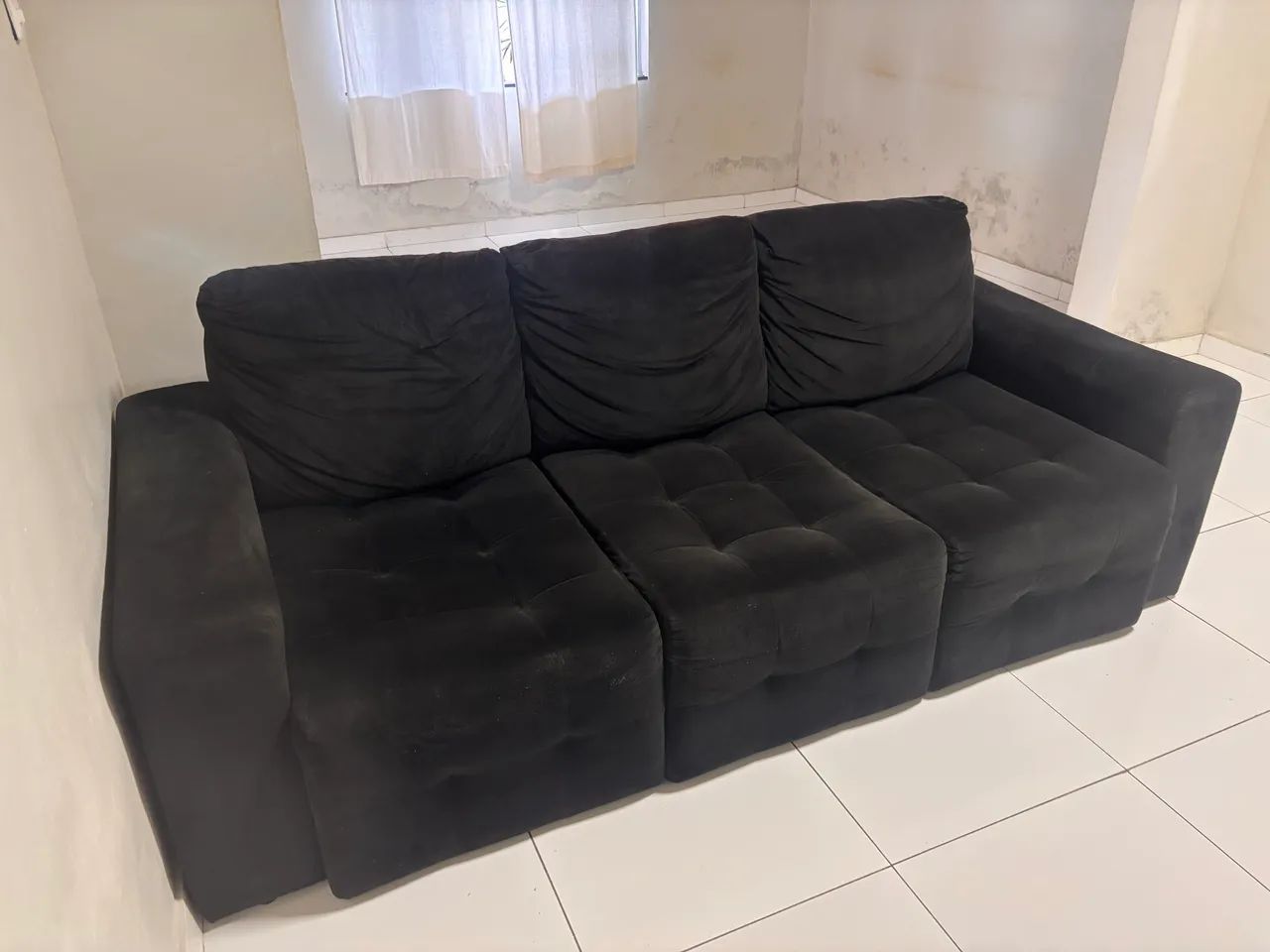 Vendo Sofá Retrátil Preto Veludo 2,25 x 0,90 m - Foto 2