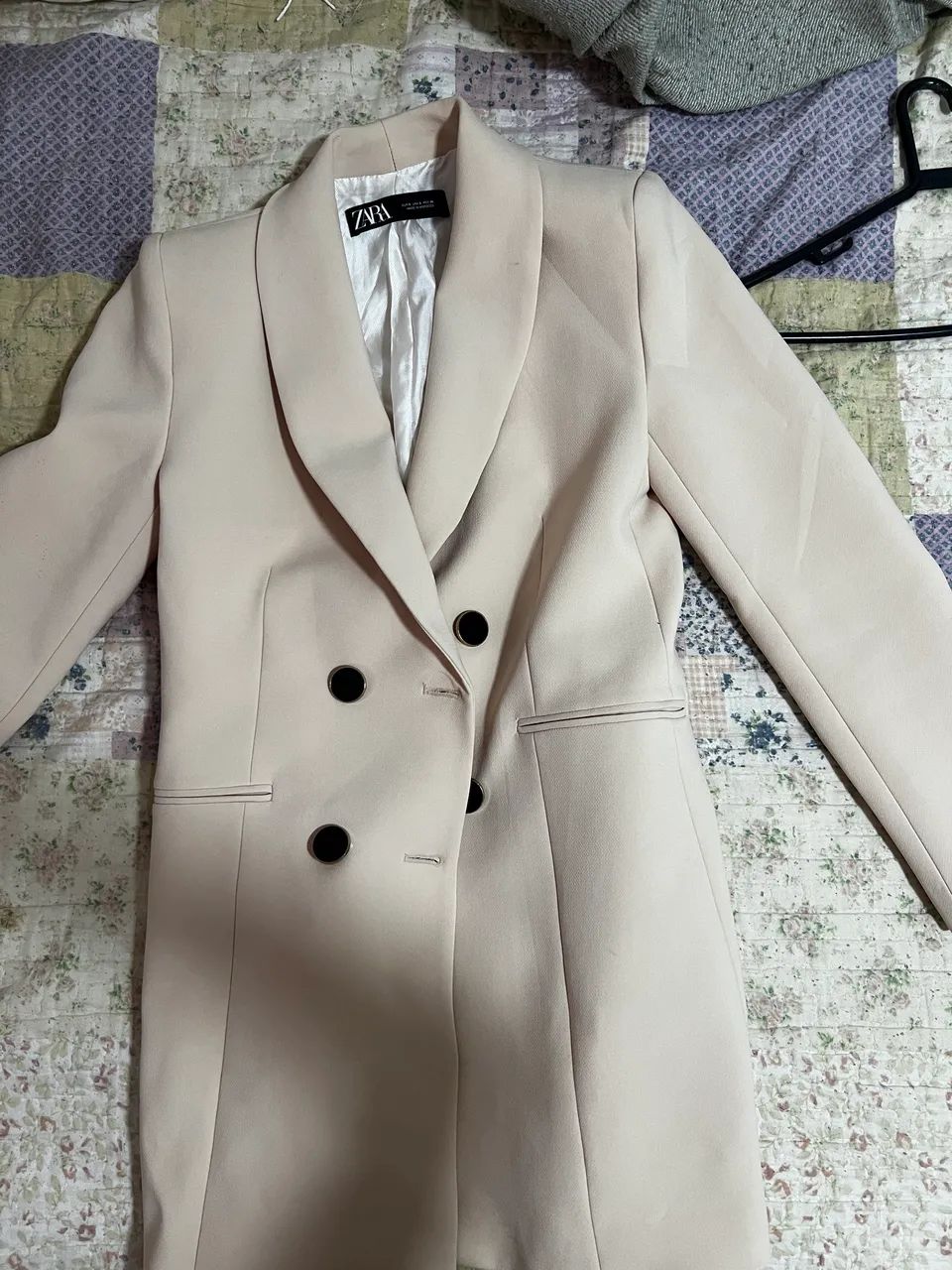 Blazer small cor bege marca zara 