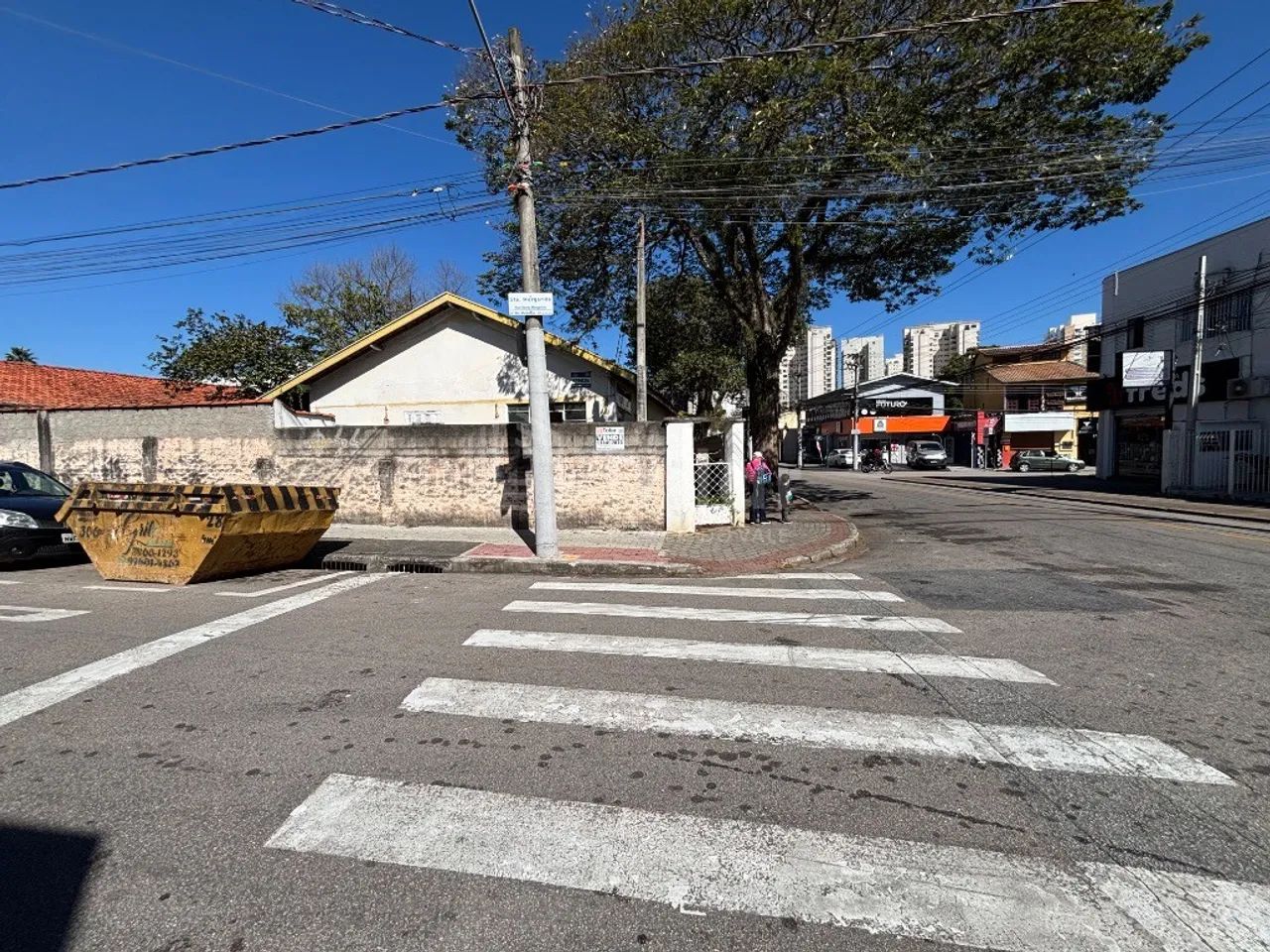 Casa Antiga para Reforma ou demolição total.