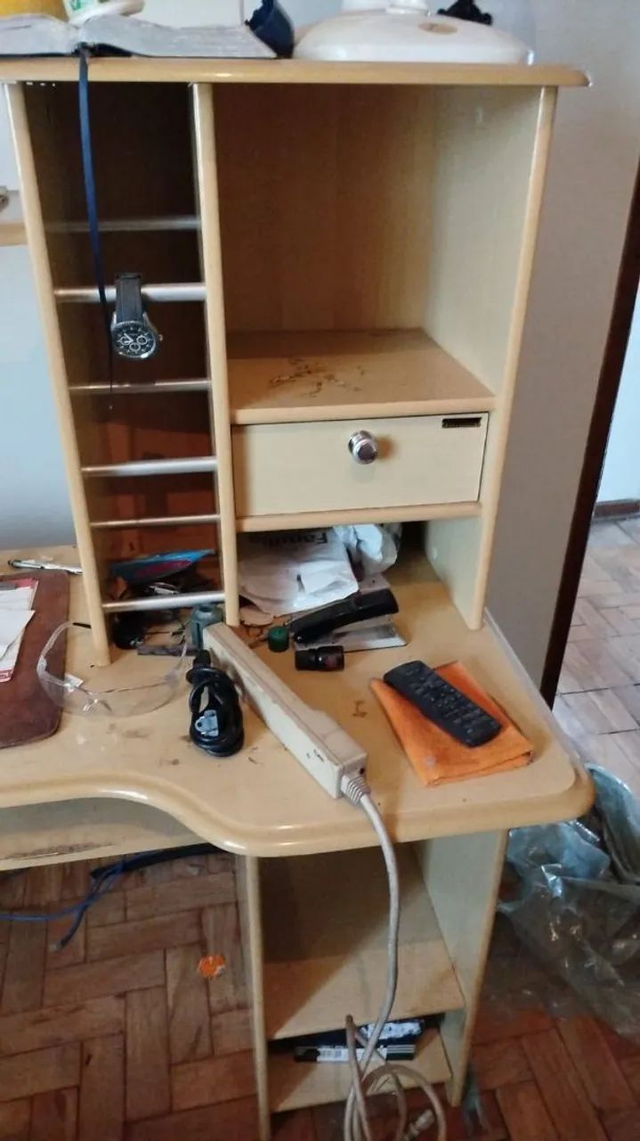 VENDO MÓVEIS E EXCELENTE ESTADO TEM UM INSTANTE MESINHA CAMA DE CASAL MESA CADEIRAS ALMOFA - Foto 6