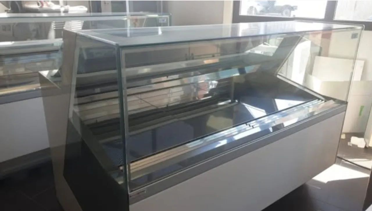 Vitrine ISA DIVA 18 sabores - Foto 2