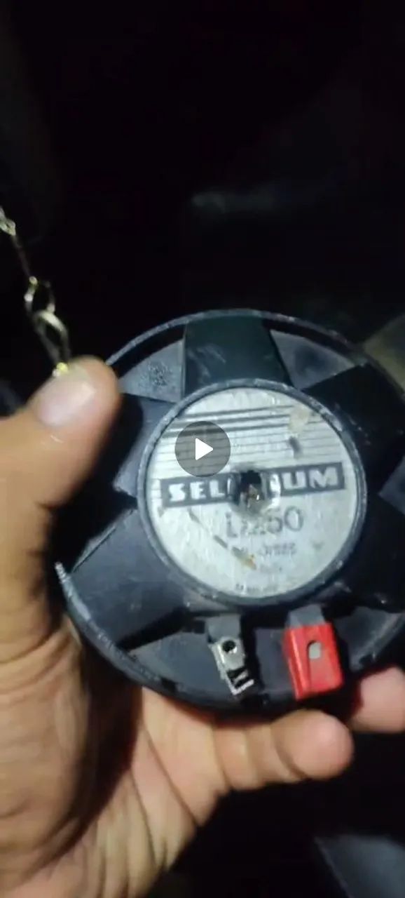 Peça para som automotivo 